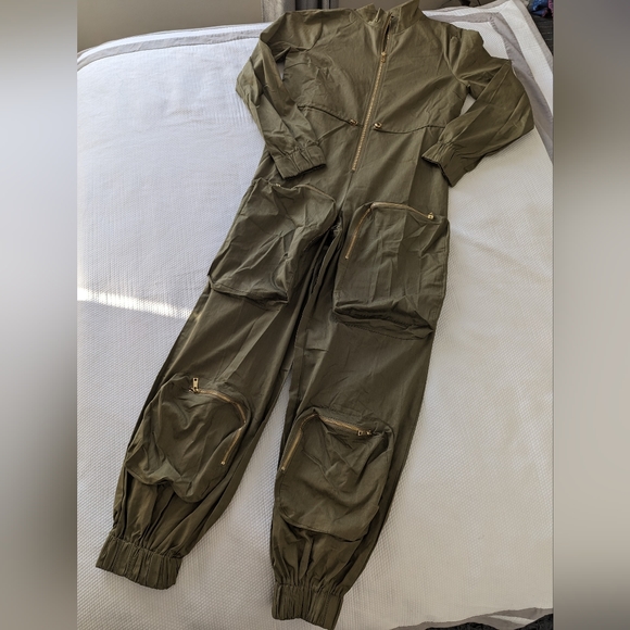 Pilot hottie Jumpsuit olive green size M Kaylee kolletion. - Picture 4 of 11